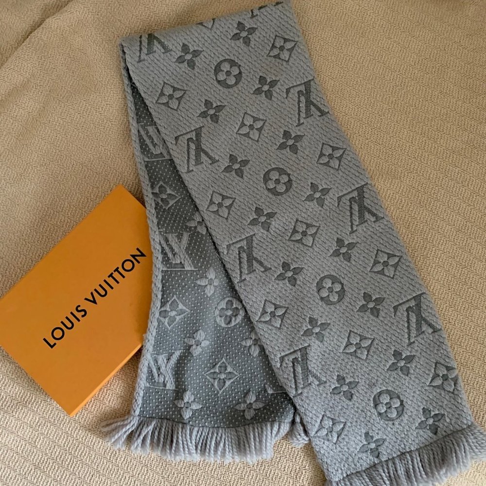 LOUIS VUITTON Logomania Scarf